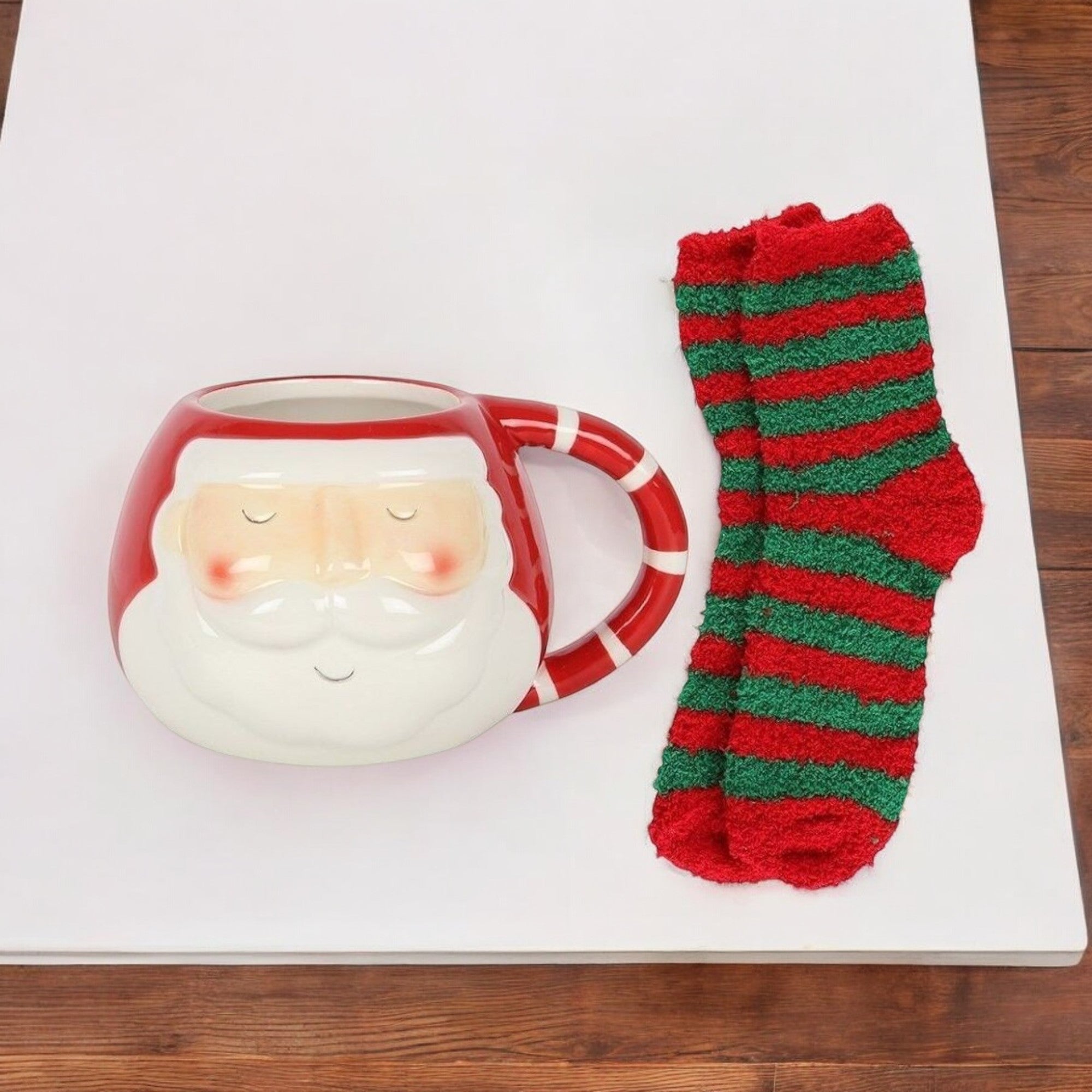 Mug et chaussettes de Noël